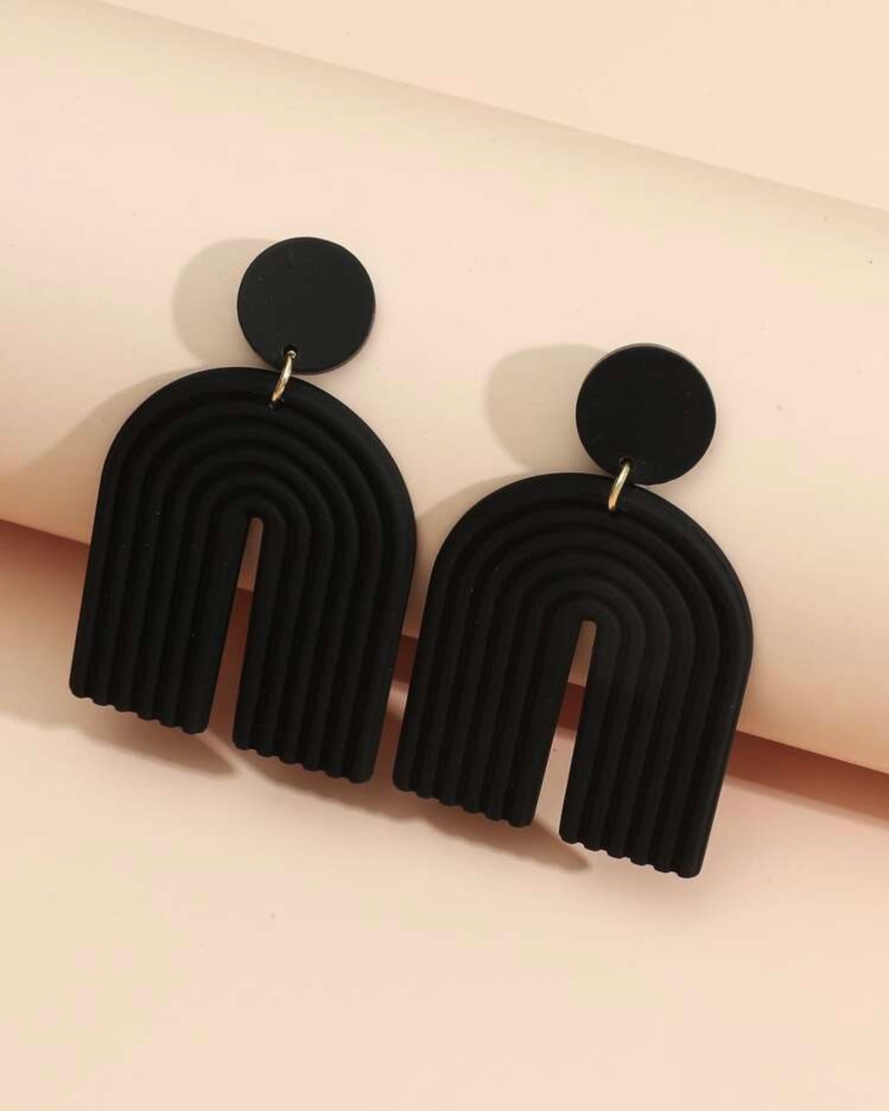 Detailed Arch Shape Earrings